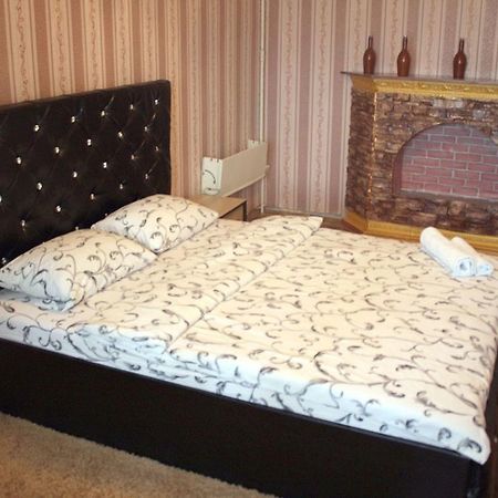 Apartment On Fastivs'Ka 2 ビーラ・ツェールクヴァ エクステリア 写真